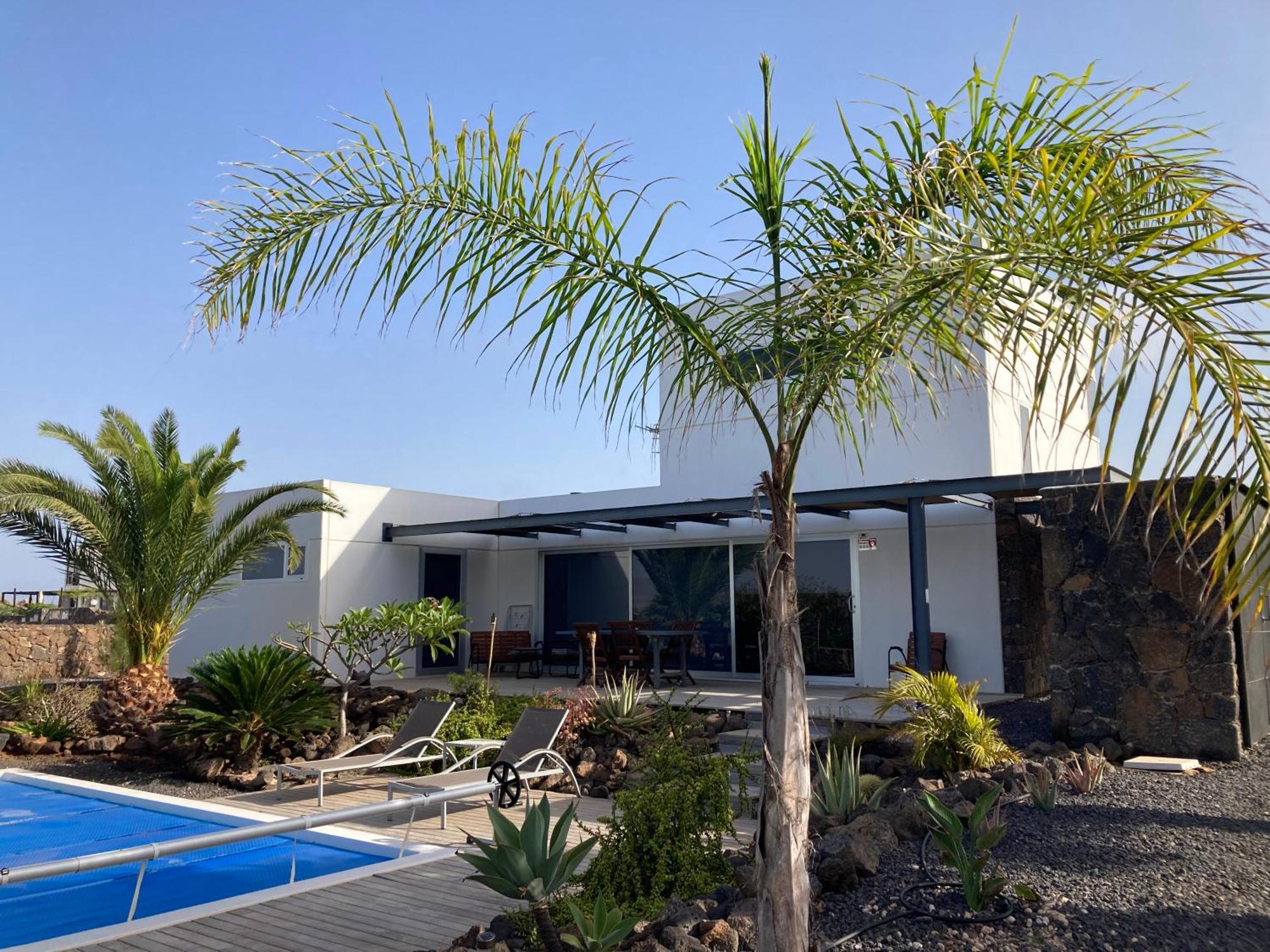 Majanicho Rock - Villa With Heated Pool Lajares Exterior photo